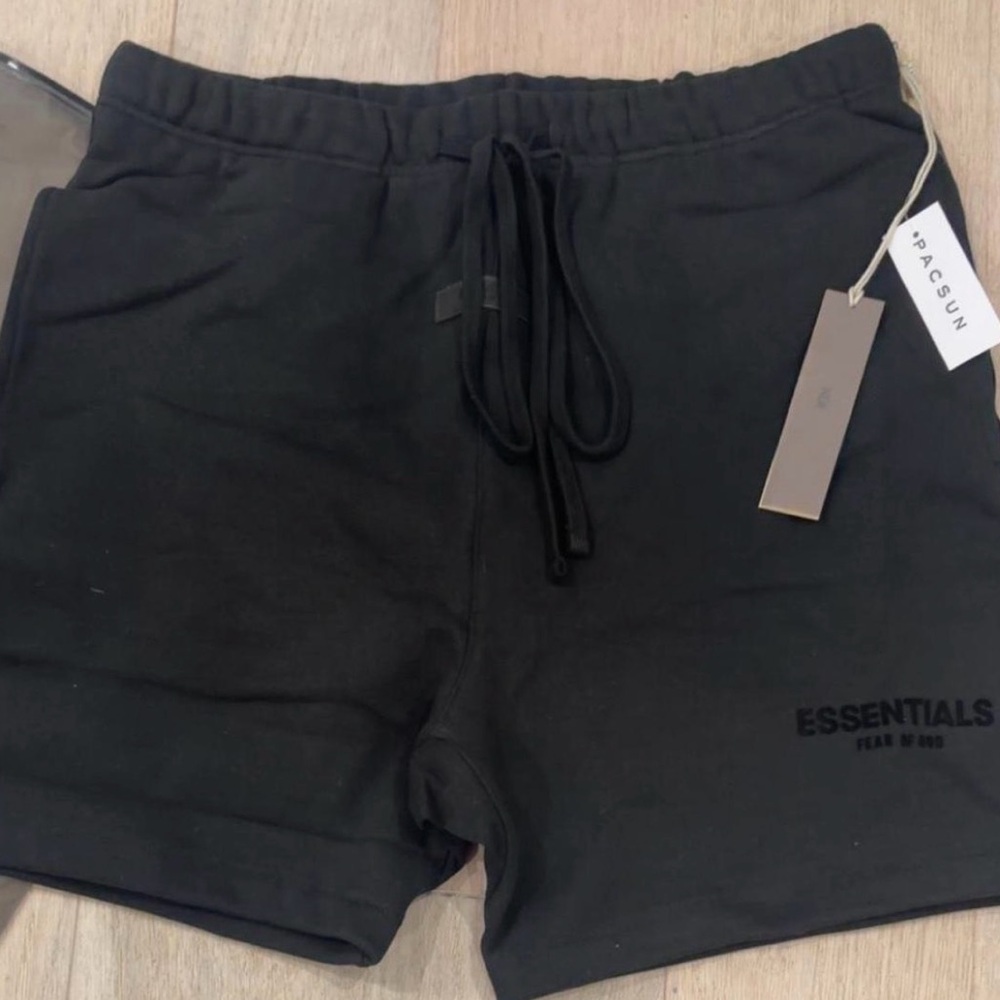 Essentials FOG shorts - Picture 2 of 2